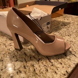 NWT Worthington Nude Patent Peep Toe Pump